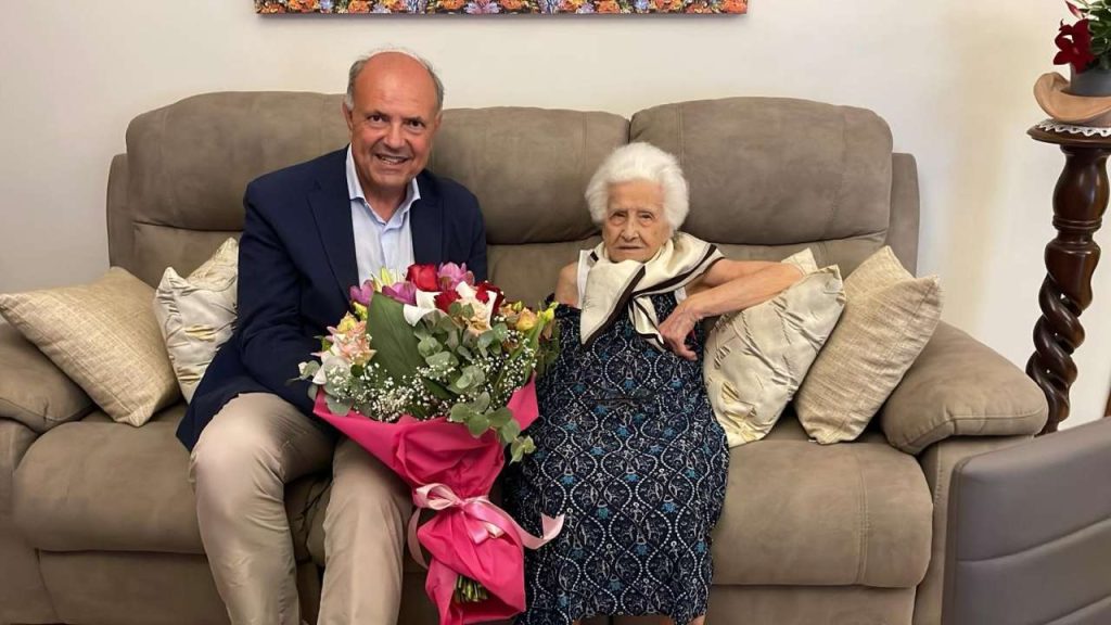 MILAZZO – Gli auguri del Sindaco a Maria Anania che ha festeggiato 102 anni