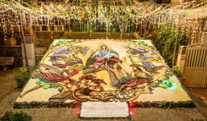 INFIORATA – Allestimento artistico sulla scalinata di Terme Vigliatore