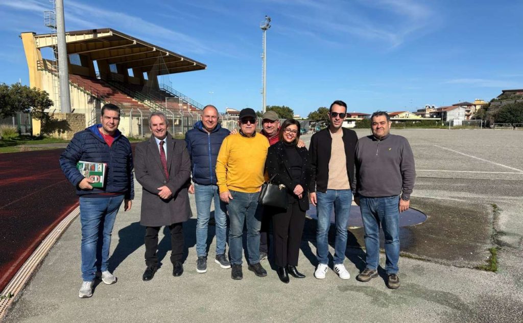 GIOIOSA MAREA – Iniziano i lavori di manutenzione del campo sportivo